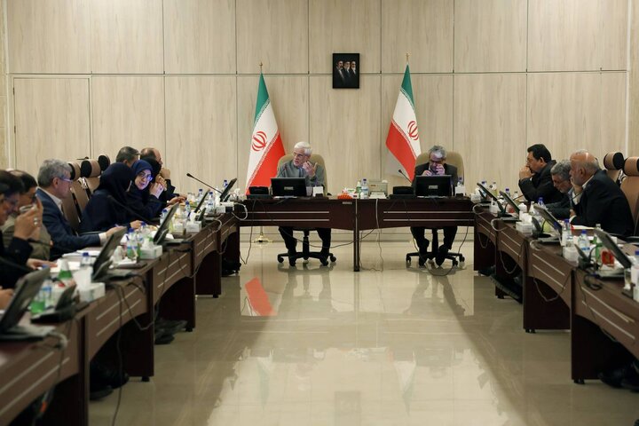 عارف: ایران دستاوردهای خود در تنگه هرمز را حفظ می‌کند