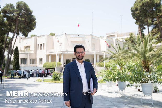 وزیر سابق ارتباطات: مبادا خیابان ها خالی شود وزیر سابق ارتباطات: مبادا خیابان ها خالی شود