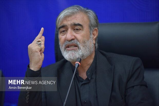 کشتیهای تجاری با پرداخت عوارض از تنگه هرمز عبور میکنند کشتیهای تجاری با پرداخت عوارض از تنگه هرمز عبور میکنند