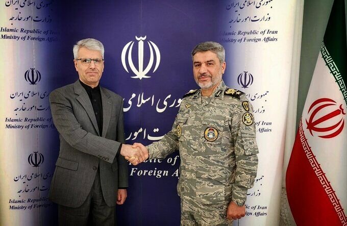 دیدار سخنگوی ارتش و بقایی؛ همراهی میدان و دیپلماسی برای ایران دیدار سخنگوی ارتش و بقایی؛ همراهی میدان و دیپلماسی برای ایران