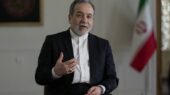 عراقچی: از مشورت با همه کشورهای همسایه استقبال میکنیم عراقچی: از مشورت با همه کشورهای همسایه استقبال میکنیم