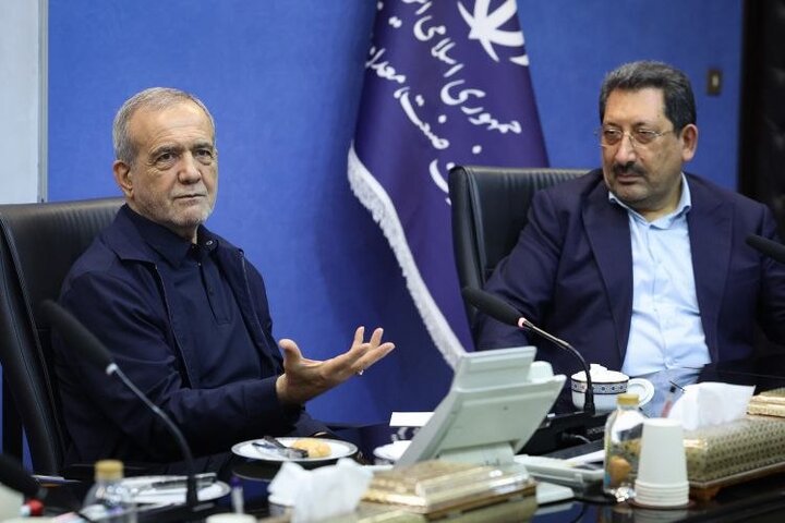 پزشکیان: با سوءاستفادهکنندگان از شرایط کشور برخورد میکنیم پزشکیان: با سوءاستفادهکنندگان از شرایط کشور برخورد میکنیم