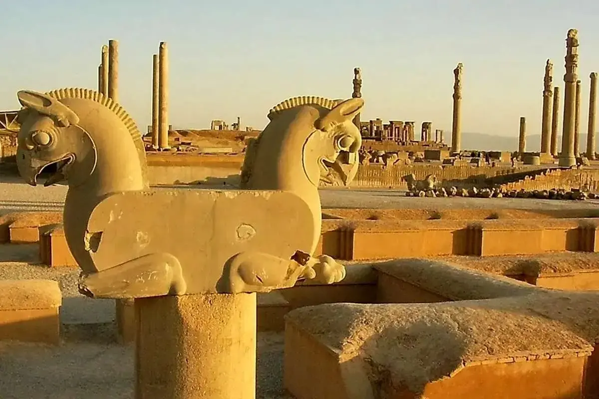 اتفاقی عجیب در حریم تخت‌جمشید/ باید این میراث جهانی را نجات داد