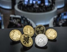 قیمت ارز‌های دیجیتال امروز شنبه ۴ بهمن ۱۴۰۴ / تثبیت قیمت بیت‌کوین و اتریوم در معاملات امروز