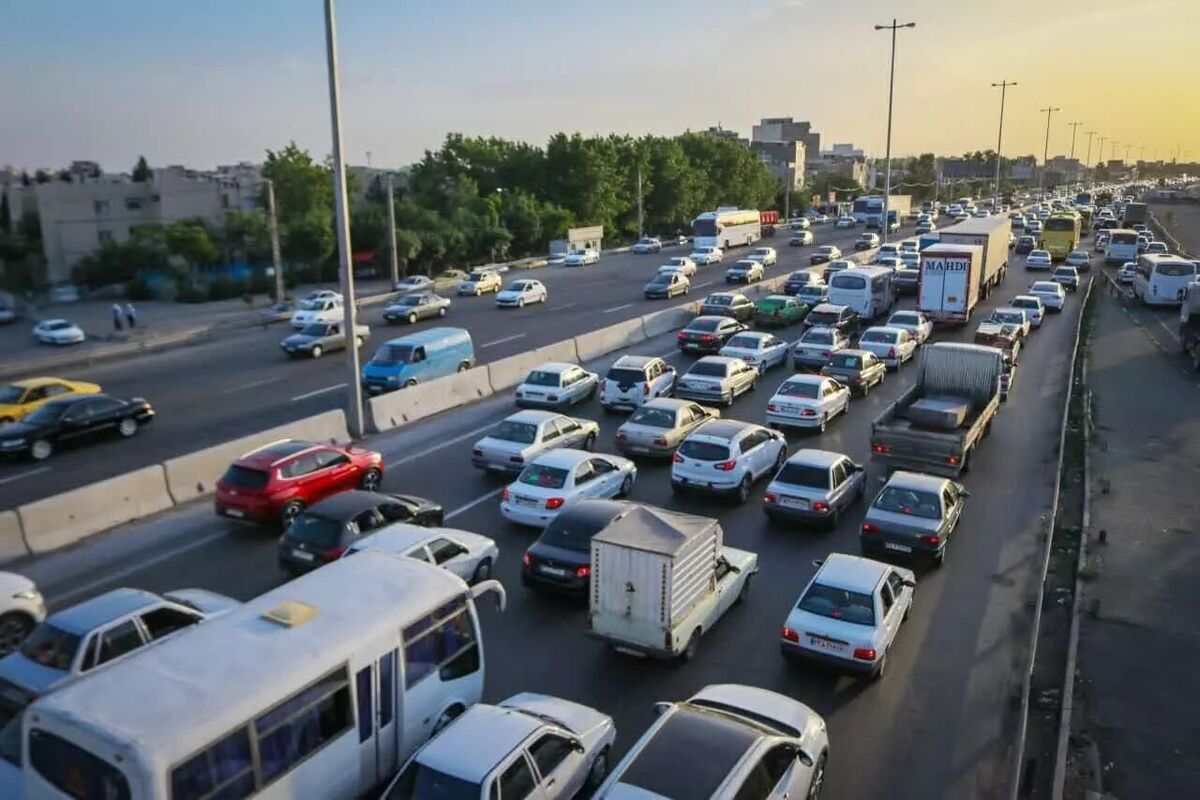 آخرین وضعیت جادهها / ورودیهای تهران زیر بار ترافیک رفتند آخرین وضعیت جادهها / ورودیهای تهران زیر بار ترافیک رفتند