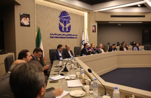 کالاها و کانتینرهای متوقف شده بندر کراچی بزودی جا به جا می شوند